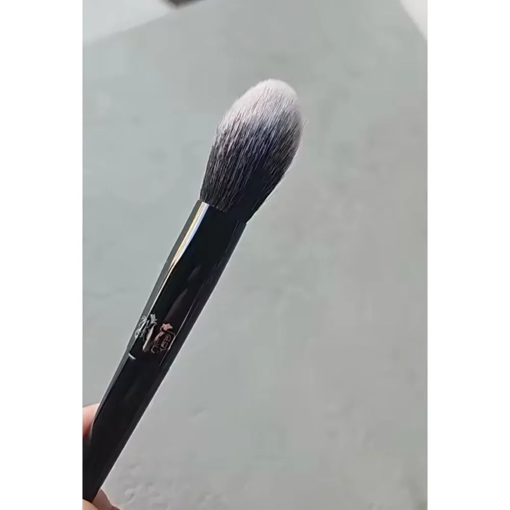Kat Von D- Makeup Brush 04 Highlight Brush ~Soft Fiber ~ New No Box